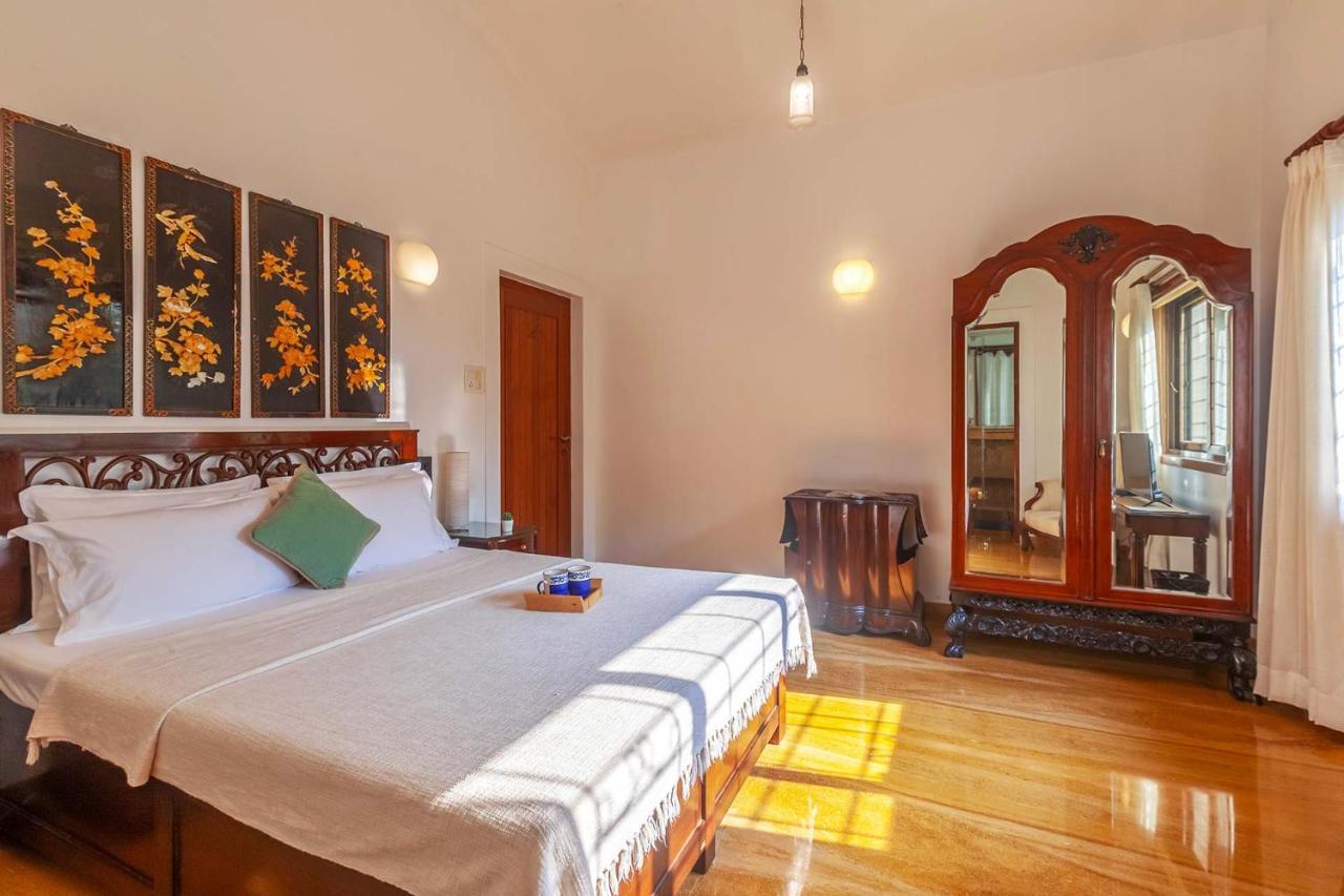 Stayvista's Casa Palmera: Pet-Friendly Villa with Pool and Games Alibag Exterior photo